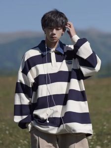 เสื้อโปโลคอปกแขนยาวหลวมๆ ลายทางสไตล์ญี่ปุ่นและฮ่องกงสำหรับผู้ชาย ฤดูใบไม้ผลิและฤดูใบไม้ร่วง เสื้อโปโลคอปกแขนสั้นสำหรับผู้ชาย