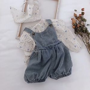 C MALL ชุดเซ็ทแฟชั่นเด็ก เซ็ต 2 ชิ้น เอี้ยมยีนส์ขาสั้น+เสื้อแขนยาว (สีขาว) รุ่น LL044