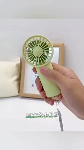 Quạt Mini Cầm Tay Nhẹ Làm Mát Không Khí Di Động Cho Mùa Hè Du Lịch Ngoài Trời Và Văn Phòng Tại Nhà Sử Dụng Pin AAA.