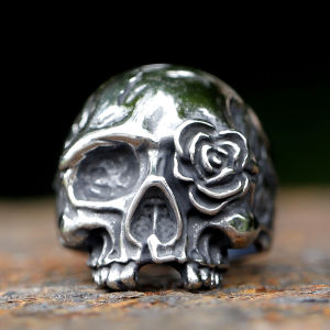 2023 New Design Stainless Steel Skull Ring Cool Biker Jewelry Movie Fashion Punk High Quality Jewelry Gift free shipping