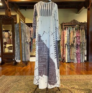 Gaudia Dress by Dian Pelangi LIMITED EDITION Busana Muslim Baju Maxi Dress Gamis Abaya Kaftan Gaun Outfit Pesta Pernikahan Kondangan Casual Formal Wanita Hijaber Cantik Anggun Modis Modern Elegan Mewah Model Korea Terbaru Motif Batik Abstrak Kekinian