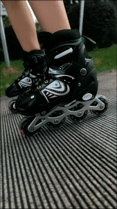 Ready stock✅skates pang-bata，Roller skates skates for kidsLED rollerbladesadjustable roller，rollerblades mura Available in 4 colors