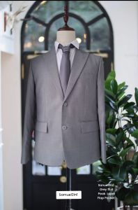 ชุดสูทสำหรับผู้ชาย ชุดสูทปาร์ตี้สำหรับผู้ชายสีเทา  ชุดสูทแฟชั่นสำหรับผู้ชาย ชุดสูทงาน prom.  งานแต่งงาน. งานเลี้ยง  ประชุม สัมมนาต่างๆ    ค้นพบความหรูหราในชุดสูท. สำหรับผู้ชายสีเทา ของเรา ชุดนี้ได้รับการออกแบบมาเพื่อความสมบูรณ์แบบ โดยรวบรวมแก่นแท้ของคว