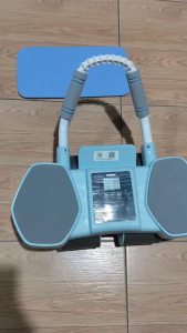 ลูกกลิ้งบริหารกล้ามเนื้อหน้าท้อง 4 ล้อ มีสปริงช่วยดึงกลับ หน้าจอนับเวลา พร้อมส่งในไทย