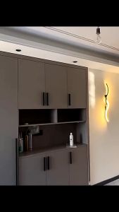 Đèn trang trí tường TV kiểu dáng tuyến tính hình học chao đèn uốn lượn vàng đen 2 màu phù hợp decor mọi không gian