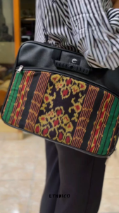 Tas Laptop Tenun 17 Inch Kombinasi Etnik