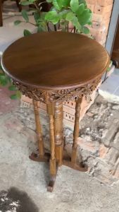 โต๊ะไม้สัก โต๊ะกลม ไม้สักแก่ โต๊ะแกะสลัก โต๊ะข้าง ลายเถาองุ่น กว้าง35X สูง 75cm ขานก 3สีสวย