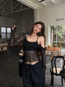 เซ็กซี่ เสื้อยืดป้องกันแสงแดดบางแขนยาวเผ็ด ผู้หญิง Hollow ดีไซน์ พรางหุ่น อินเทรนด์ Cover-up เสื้อท่อนบน With Microrhinestones