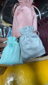 ถุงผ้าหูรูด ใส่ของชำร่วย ผ้าไมโครไฟเบอร์ เนื้อนุ่ม มีหลายขนาด หลายสี พร้อมส่ง