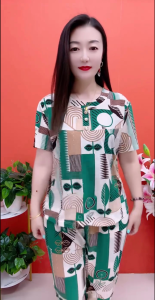 Middle-Aged Mom Summer New Arrival Ethnic Style Short Sleeve Tops Cropped Pants Ice Silk Two-Piece Suit Western Style All-Matching Suit