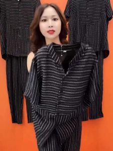 Bộ Đồ Sọc Mùa Hè 2025 Mới Cho Mẹ Bộ Đồ Hai Mảnh Thoải Mái Đa Năng Phong Cách Thường Ngày Quần Dài Chín Điểm Tay Ngắn