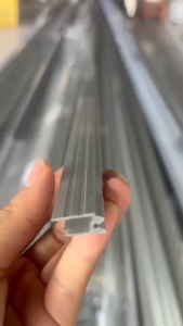 รางลิ้น ขนาด 6 มม. อุปกรณ์ประกอบแร็ค ยาวเส้นละ 2 เมตร หนา 1.25mm.