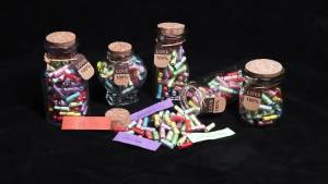 Capsule Letters Message in Glass Bottle，Message Pills Love Letter Gift for Boyfriend Girlfriend Wife Friend Birthday Christmas Anniversary Valentine Day Gift. (44PCS in a Bottle)