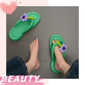 LKShoes รองเท้าแตะหูคีบลำลองสำหรับสุภาพสตรี ดีไซน์สวยสุดน่ารัก พื้นนิ่มใส่สบายตืดดอกไม้อันใหญ่ๆ