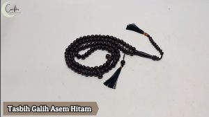 Tasbih Kayu Bertuah Galih Asem Ukuran 8 mm Asli Galih Asem Model Serat Alami Warna Cokelat Tua Model Benang Rumbai