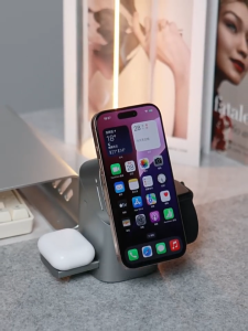 [ใหม่ปี 2025] แท่นชาร์จไร้สายแบบแม่เหล็ก 3-in-1 รับรองมาตรฐาน Qi2 หน้าจอสัมผัส ระบบขับเคลื่อนด้วยมอเตอร์ หมุนได้ ใช้งานได้กับ Apple และ Android ชาร์จไร้สายเร็วอัจฉริยะ 15 วัตต์ แท่นชาร์จอเนกประสงค์