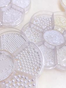 Nail Art Jewelry Pearl High Gloss Beige Pure White Semicircle Flat Size Pearl Mix 美甲饰品珍珠高光米色纯白色半圆平底大小珍珠混装