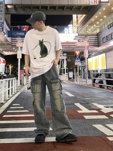 กางเกงยีนส์ทรงหลวมสไตล์อเมริกันย้อนยุคสำหรับผู้ชาย กางเกงขายาวทรงตรงหลายกระเป๋า กางเกงยีนส์ทรงหลวมสำหรับใส่ไปทำงานในฤดูใบไม้ร่วง