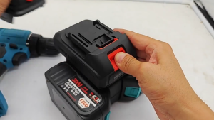 2-in-1 Dual Battery Adapter Parallel Use & Parallel Charging Extended Runtime for Power Tools