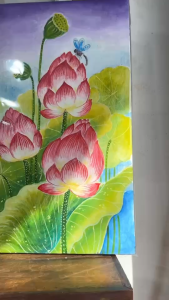 ภาพวาดดอกบัว ภาพมงคล เสริมฮวงจุ้ย ขนาด 60x40 cm ภาพเพ้นท์มือสีสันสดใส พร้อมเฟรมไม้ แขวนผนังตกแต่งบ้าน