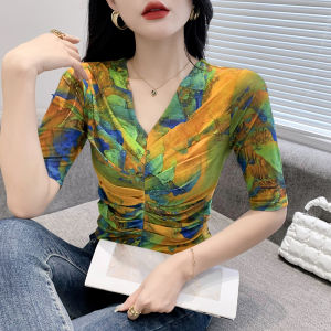 Yimei 2025 Mùa Xuân/thời trang mới mùa hè in v-cổ gấp lưới kim cương nổi bật Áo thun tay ngắn áo có hoa văn đàn hồi thanh lịch áo nhỏ cho phụ nữ