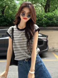 YUEZHONGWEI | เสื้อยืดแขนสั้นผ้าไหมน้ำแข็งสีบล็อกสำหรับผู้หญิงในช่วงฤดูร้อน ดีไซน์เก๋ไก๋ ทรงเข้ารูป ด้านหลังมีเชือกผูก เสื้อผ้าทำงานสไตล์เกาหลี