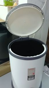 12L Soft Close Pedal Dustbin Premium Quality Plastic Garbage Bin Tong Sampah Premium Quality Office Trash Bin Step On Dustbin