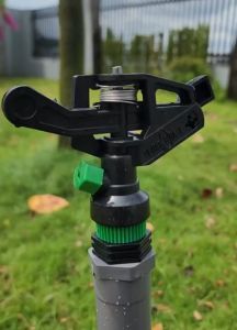 (Túi 20 cái) Béc tưới cánh đập CL323-3 lò xo đơn. hàng nhập khẩu Malaysia chân ren 27 (3/4")