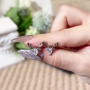 Huitan Deer Shaped Women Stud Earrings Delicate Antler Christmas Accessories Inlaid Bright CZ Fashion Festival Jewelry for Party