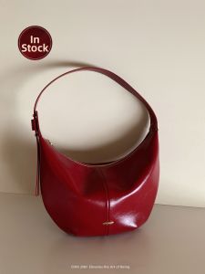 CHIO‘2ND | Crescent Shaped Underarm Commuter Tote