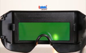 AUTOMATIC SAFETY WELDING AUTO EYE DARKENING GLASSES KACA PENGAMAN PELINDUNG MATA TOPENG MASK KEDOK HELM GOOGLE WELDING GLASS GLASSES LAS GERINDA GURINDA GRINDA LISTRIK OTOMATIS AUTOMATIS ANTI SILAU GELAP TERANG UNTUK NGELAS MENGELAS TENAGA SURYA KUAT