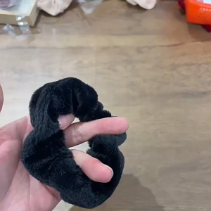 Ikat Rambut Scrunchie Korea Hijab Gelang Hair Band Kunciran Cepol Bulu Lembut Korea Motif Polos