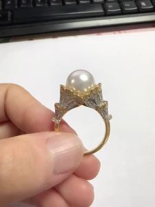 Huitan Luxury Design Women Imitation Pearl Ring for Party Wedding Fashion Two Tone Accessories Charming Jewelry Inlaid Shiny CZ