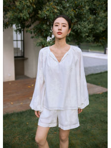 New Chinese Style Embroidered Lantern Sleeve Summer Holiday Top Shorts Two-Piece Set Long Sleeve round Neck Moi Fashion Set