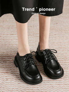 รองเท้าส้นแบนหนังสีดำสไตล์อังกฤษสำหรับผู้หญิง รองเท้าแฟชั่นฤดูใบไม้ผลิและฤดูใบไม้ร่วงแบบอเนกประสงค์ รองเท้าส้นแบนแบบสวมหัวกลม