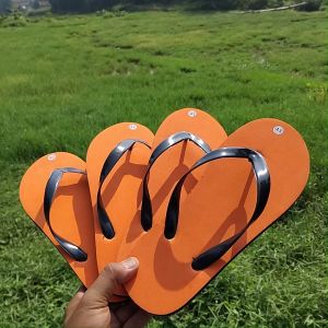 SENDAL JEPIT ANAK CEWEK DAN COWOK LUCU WARNA ORANGE TERMURAH