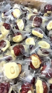 พุทรานมสดเนื้อนุ่มสูตรพรีเมียม ไส้เม็ดมะม่วงหิมพานต์กรุบกรอบ ถุงคุ้ม 500 กรัม