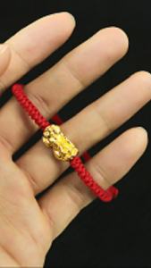 Vòng tay Chỉ Đỏ Tỳ Hưu dây rút Dutios charm mạ tĩnh điện bền màu VTYH001