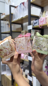 Store Age 50pcs Leaves Floral Square Candy Box Wedding Doorgift Small Gift Box with Ribbon