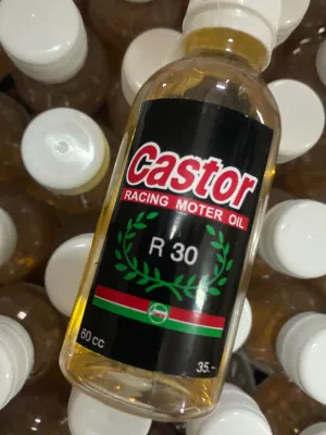 หัวเชื้อ น้ำมันเบนซิน Castor R30 ช่วยทำความสะอาดเครื่องยนต์และระบบหัวฉีด เครื่องสตาร์ทติดง่าย การเผาไหม้น้ำมันดีขึ้น ละการเสียดสี ลดควัน ขนาด60cc สำหรับ แข่งขัน racing only 2T&4T use