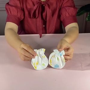 Baby gloves Cotton protective gloves for newborns against scratching their faces