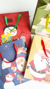 Pinky Bee Kantong Kertas / Paper Bag Natal Santa 32x6x12cm 70180600