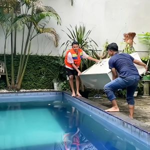 Lemari Pakaian 2 Pintu Jumbo Full Kunci Gantungan Putih & Coklat Alona