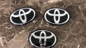 Logo biểu tượng trước đầu xe Toyota- 1 chiếc - mã 160K