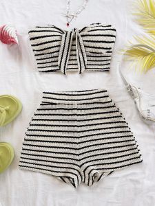 Bộ Đồ Nữ Hai Mảnh Thanh Lịch Kẻ Sọc Với Áo Điểm Nhấn Hình Bướm & Quần Short Cạp Cao Thời Trang Mùa Hè Phong Cách Biển Cho Kỳ Nghỉ Và Hẹn Hò
