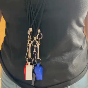 นกหวีด สายนกหวีด นกหวีดเสียงดัง อุปกรณ์กีฬา ใช้ในการแข่งขัน คล้องคอ พลาสติกอย่างดี กีฬา สีดำ แดง ขาว น้ำเงิน แบบพกพา YC