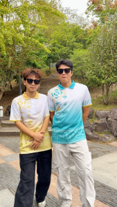 [1-3 วันมาถึง]เสื้อโปโลสำหรับผู้ชายไทย แฟชั่นไทย ลายดอกพุดตาน พิมพ์ ยูนิเซ็กส์เสื้อโปโล สบายๆ ระบายอากาศ รีโทรเสื้อโปโลผู้ชาย