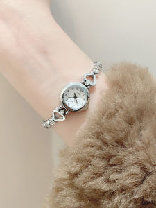 INS Special-Interest Design Bracelet Womens Watch Womens Small and Exquisite Accessible Luxury Student Small Dial Quartz Watch Waterproof