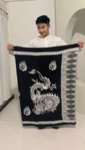 Sarung Batik Rayon Motif Naga Sorot Monochrome: Spesifikasi & Tips Memilih