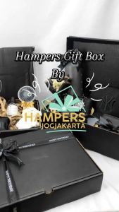 Kado ulang tahun cewek Hampers wisuda anniversary tas selempang box hitam free ucapan